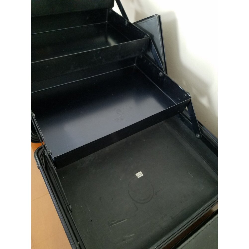 Mac Cosmetics Train Case - Picture 13 of 16